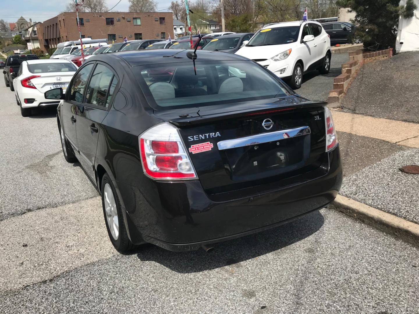 2011 Black /Gray Nissan Sentra SL (3N1AB6AP6BL) with an 2.0 engine, Automatic transmission, located at 577 Chester Pike, Prospect Park, PA, 19076, (610) 237-1015, 39.886154, -75.302338 - Photo#5